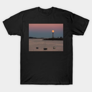 Supermoon balancing on the Marblehead Light Tower in Marblehead MA T-Shirt